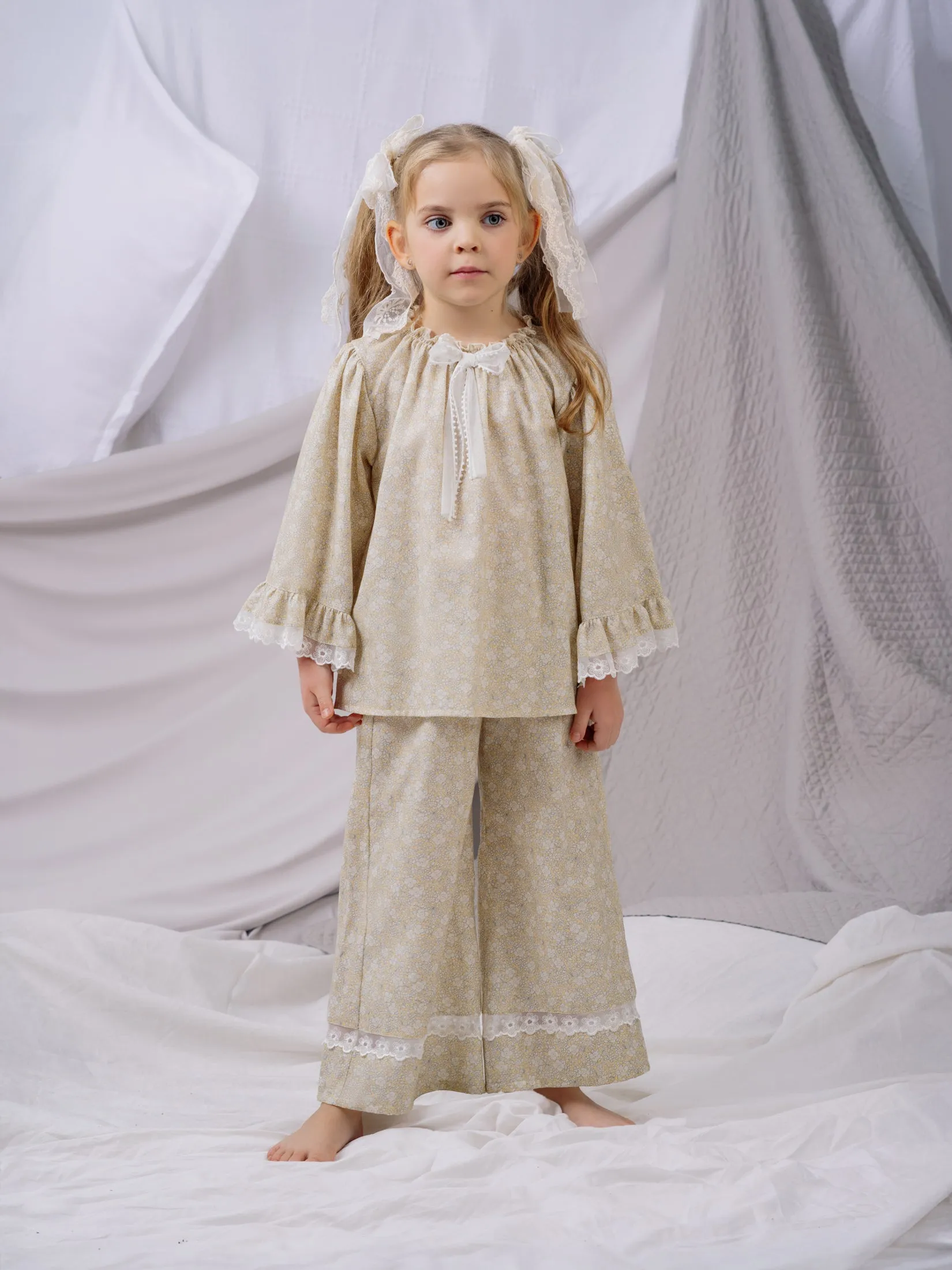 ARIADNE - GIRLS PYJAMA IN BEIGE FLOWERS