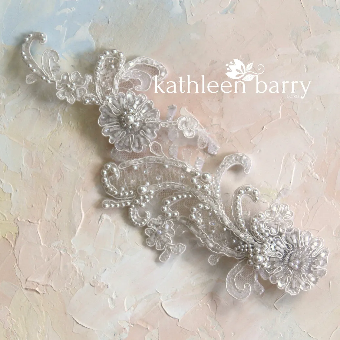 Chantilly Lace Bridal hairpiece - Off white - STYLE: Janette