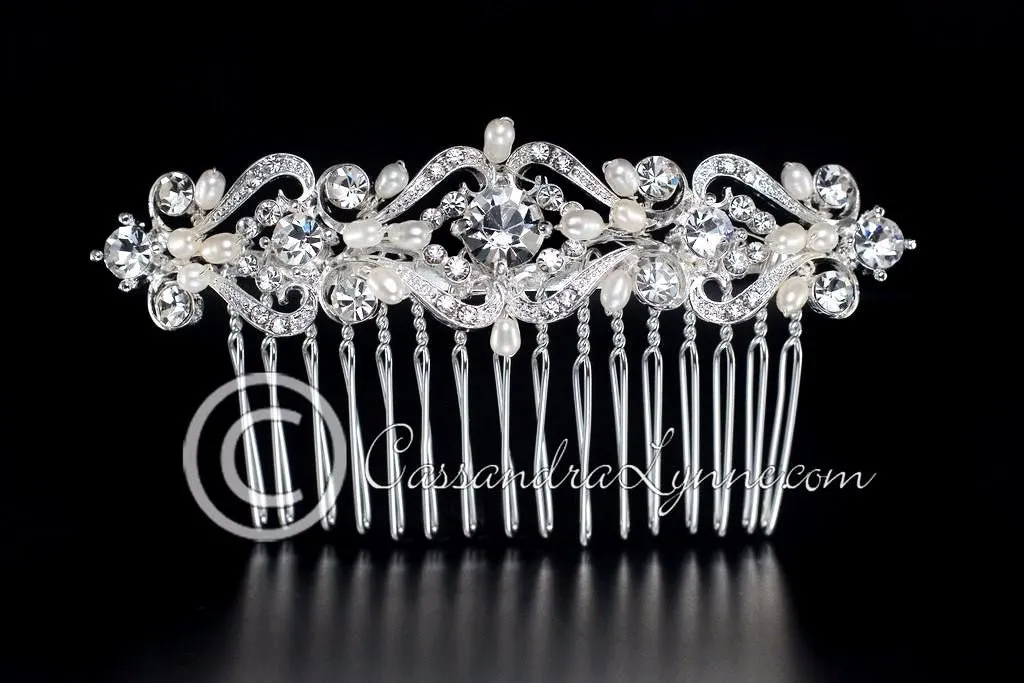 Elegant Wedding Hair Comb of Crystals and Pearls