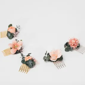 Peach and green mini flower comb Peach wedding Flower hair comb for bride Bridesmaid gift Apricot wedding 2021 Magaela Small bridesmaid comb